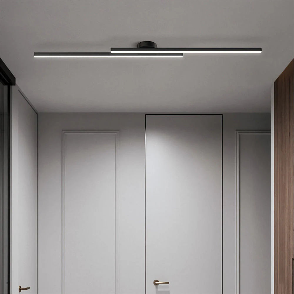 Moderne LED-Deckenleuchte aus Aluminium in Streifenform
